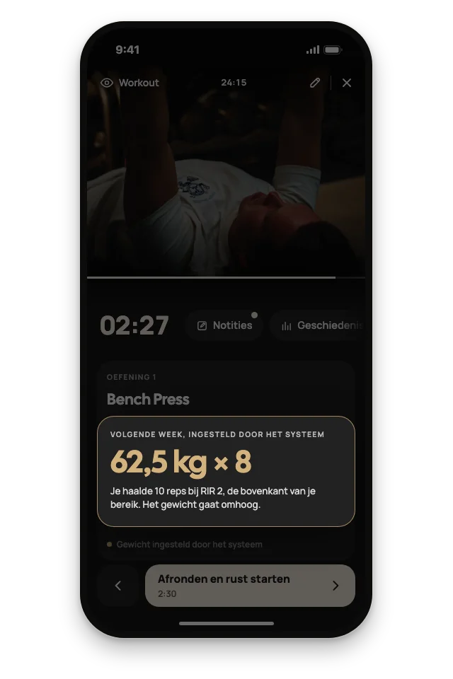Een set bench press gelogd: 60 kg, 10 reps, RIR 2. Het systeem zet volgende week op 62,5 kg voor 8.